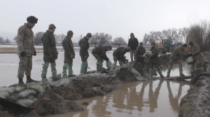 Военнослужащие пришли на помощь сельчанам в Жамбылской области