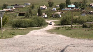 Жители села Аманбоктер просят отремонтировать подъездную дорогу