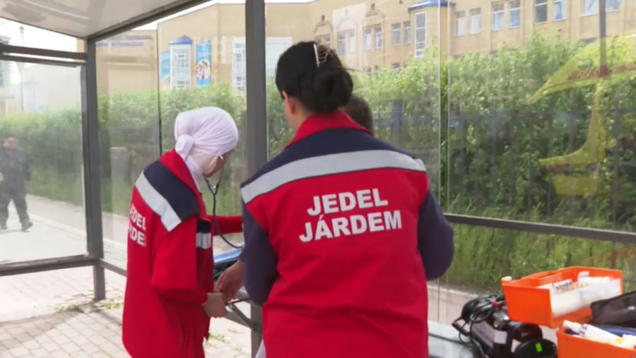 ҚР ДСМ: Жедел жәрдем қызметкерлері бейнежетон тағатын болады