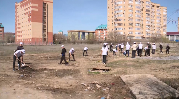 Ақтөбелік жастар қала тазалығына үлес қосты