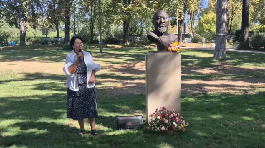 181-летие Абая отметили в Париже