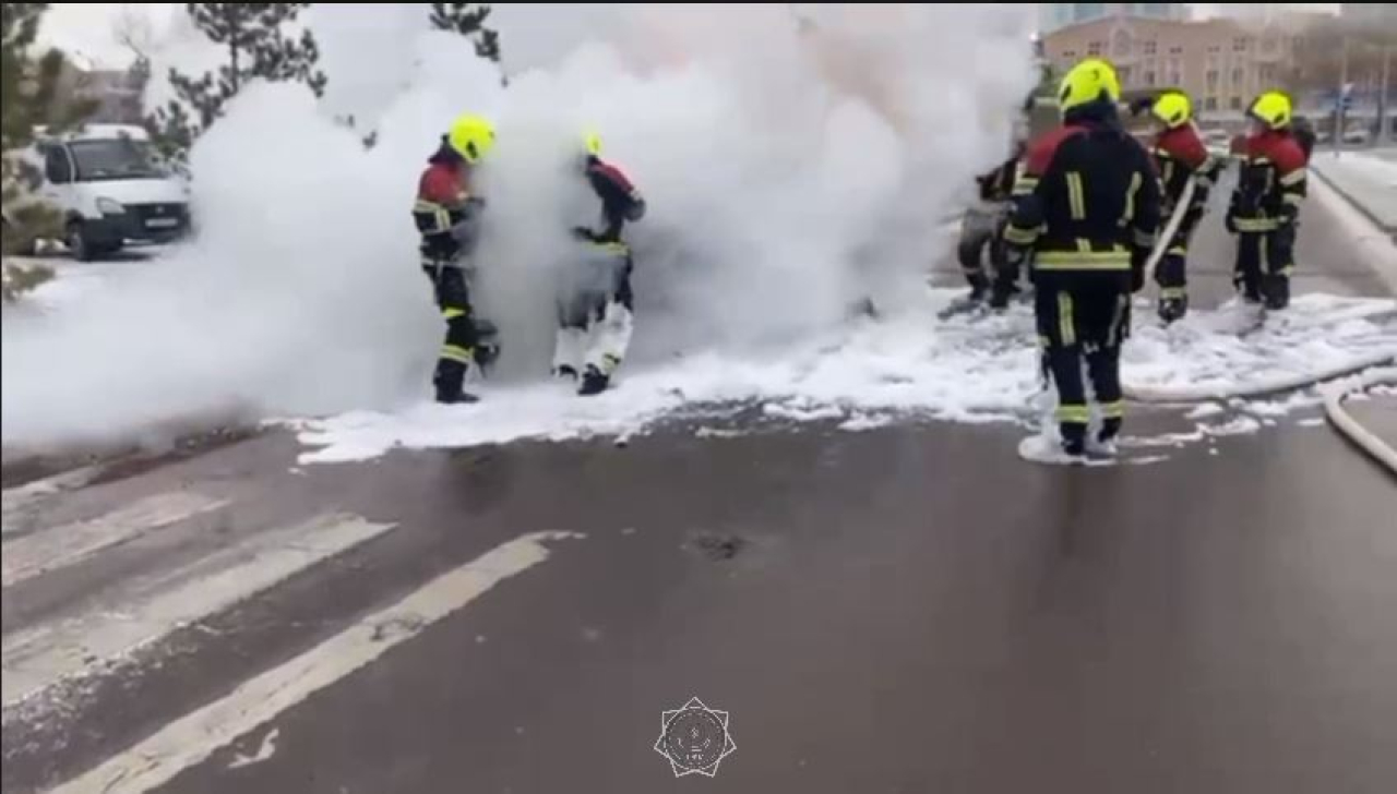 Машина загорелась в центре Астаны