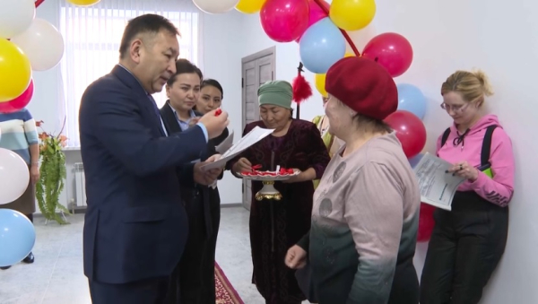 Ключи от новых квартир вручили погорельцам из Заречного