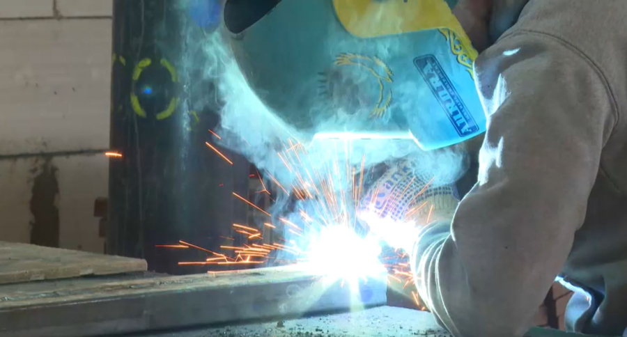 Астаналық кәсіпкер пластиктен 15 түрлі өнім шығарады