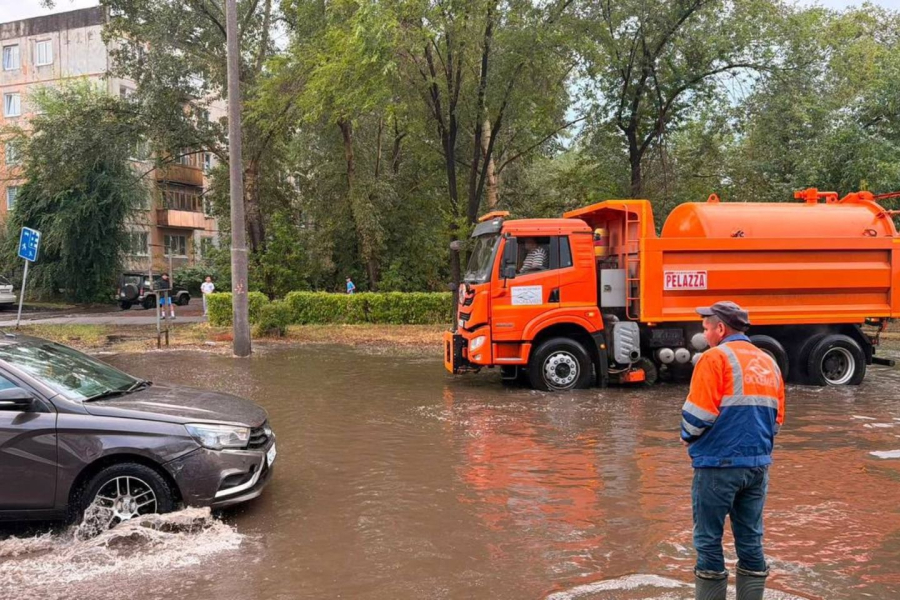 После ливня в Усть-Каменогорске водители массово теряют госномера