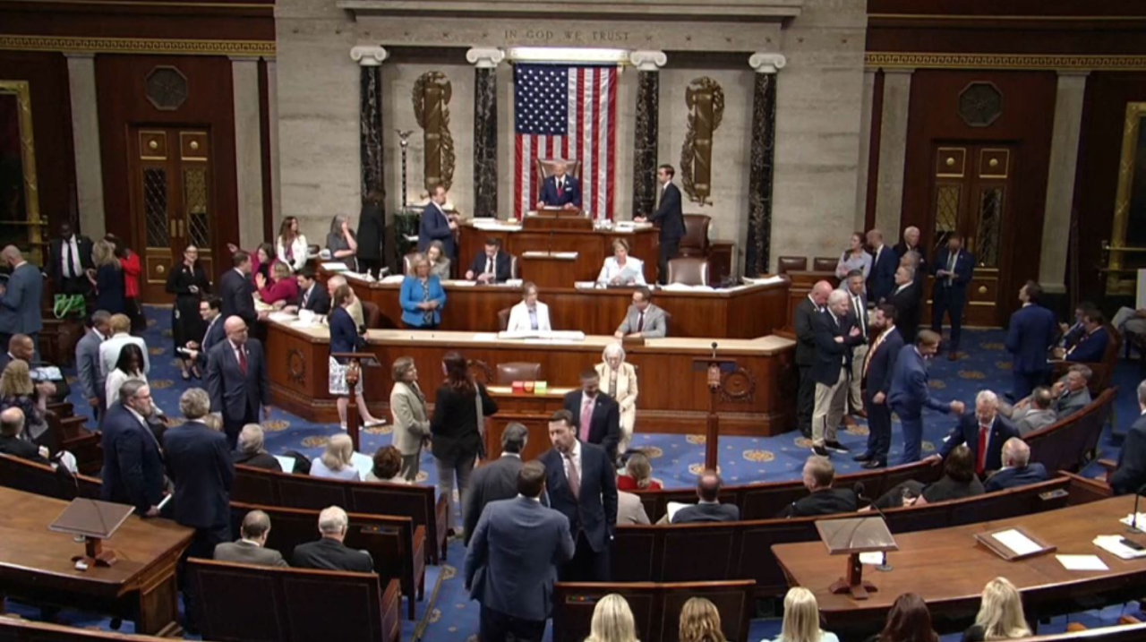 Конгресс США одобрил сокращение $9 млрд бюджета