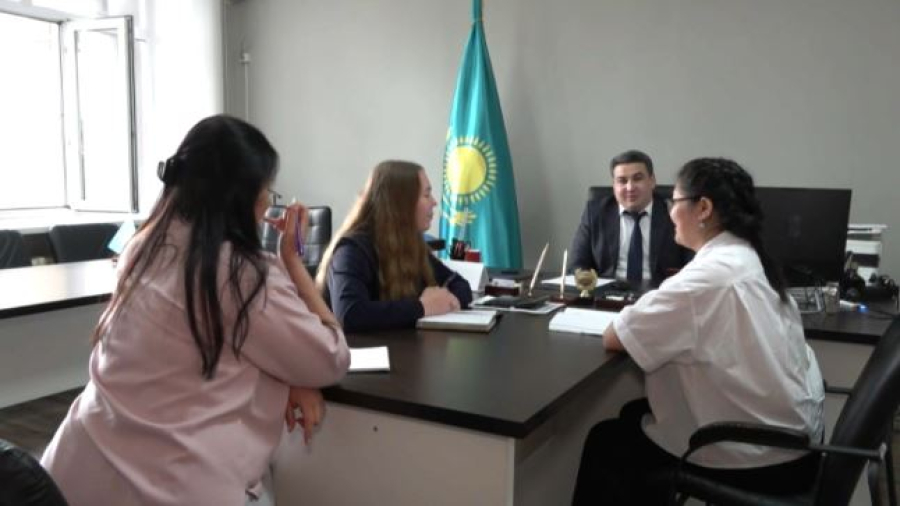 Более четырёх тысяч госслужащих трудятся в СКО