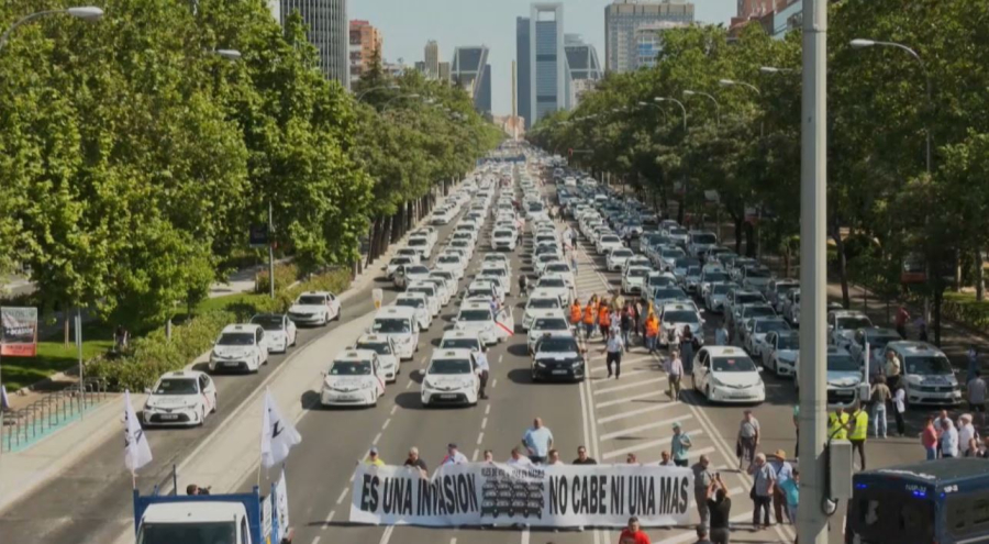 Массовая забастовка таксистов прошла в Испании