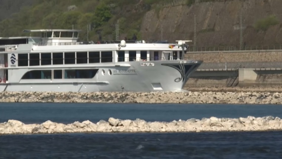 Низкий уровень воды в Рейне усложняет судоходство