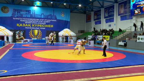Турнир по қазақ күресі среди службы охраны МВД проходит в Кызылорде