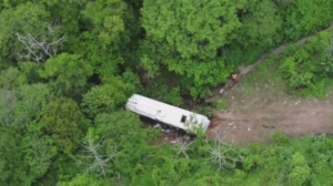 Мексикада автобустың құзға құлауынан 18 адам қаза болды