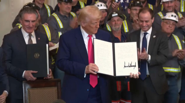 Трамп поручил увеличить добычу угля в США из-за роста энергопотребления