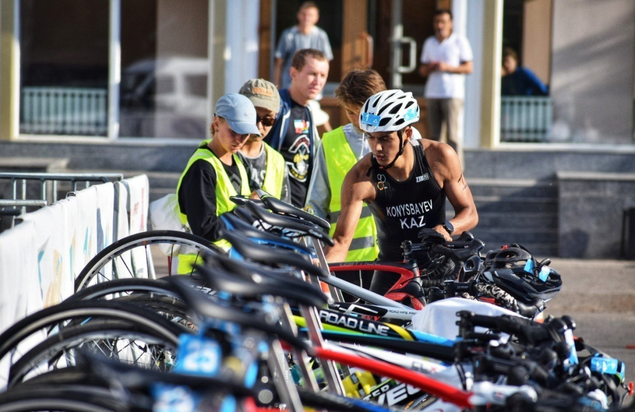 Казахстанцы взяли три золота на этапе Кубка Азии по триатлону