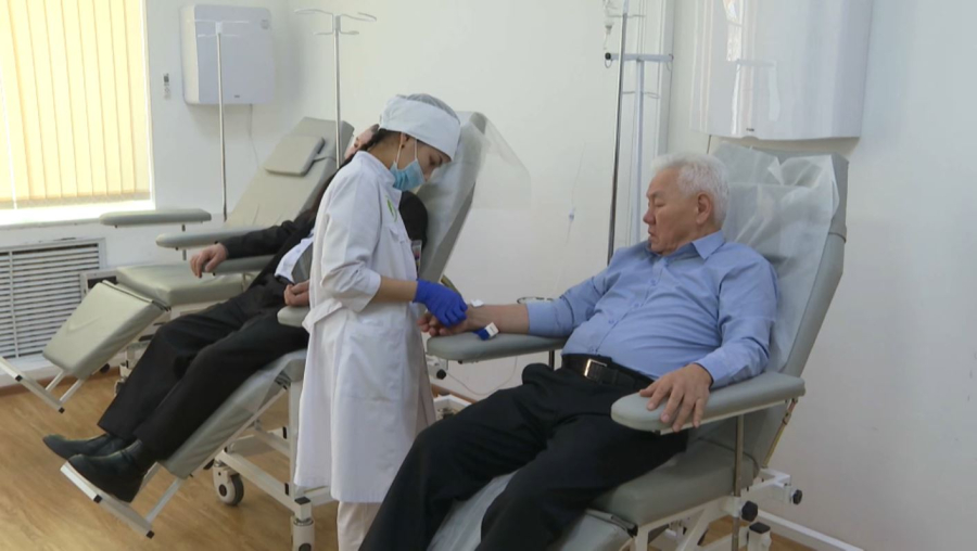 Депутаттар елордадағы госпитальді аралады