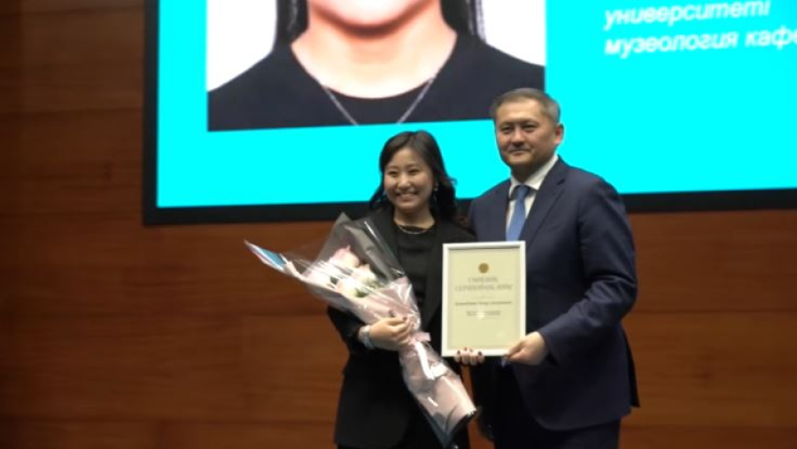 Молодым учёным вручили квартиры в честь Дня Республики