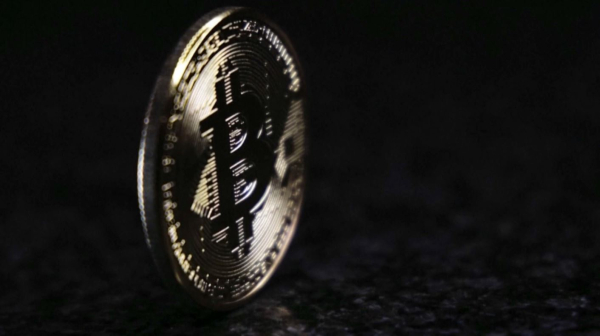 Стоимость биткоина упала до $74 тысяч из-за пошлин США