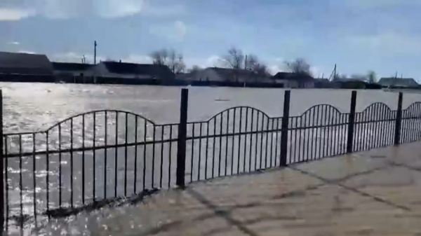 Три вертолета с гуманитарным грузом вылетят в село Берсиева