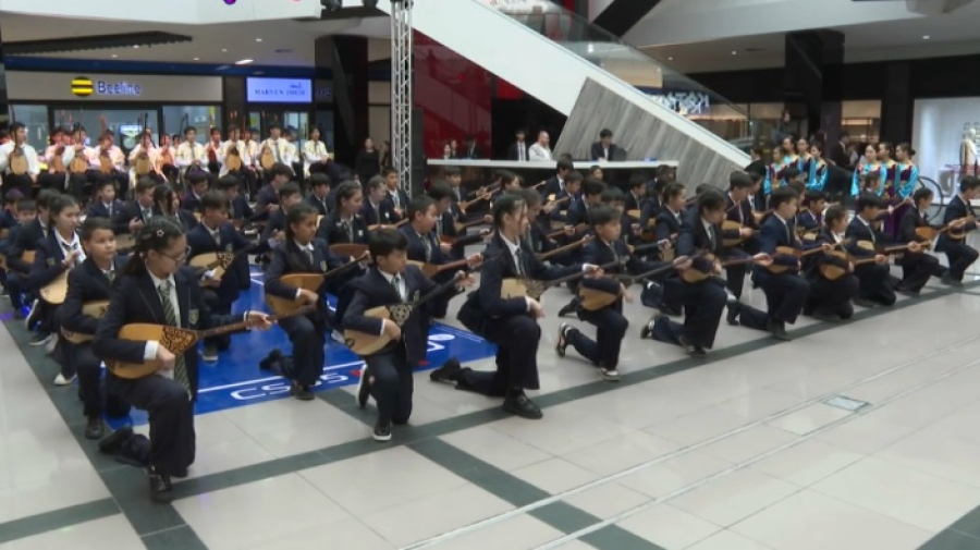 Флешмоб домбристов организовали в Таразе