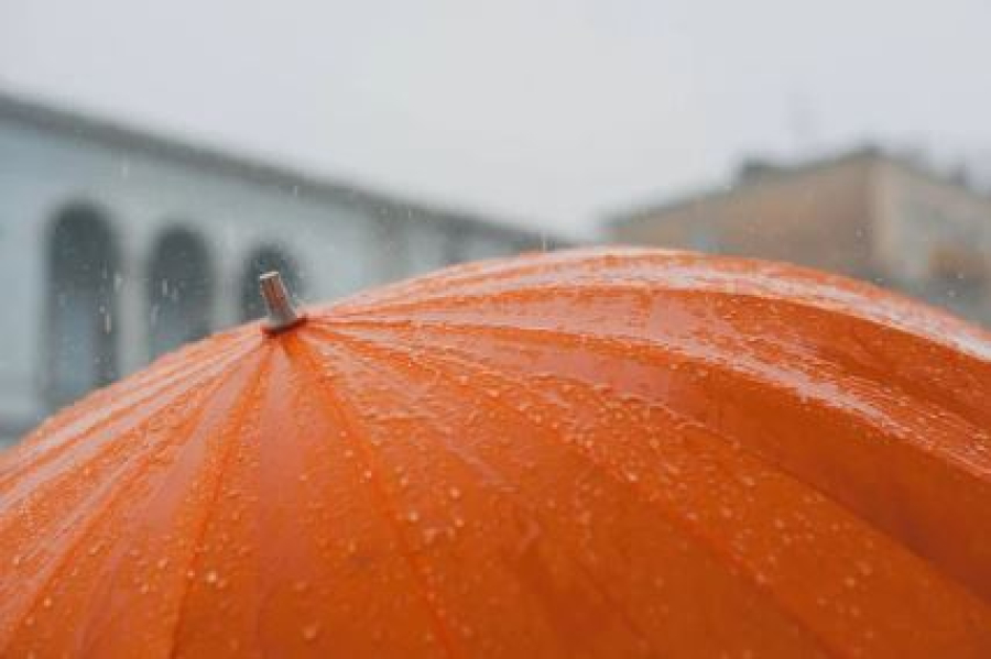 Дожди, грозы и похолодание ожидаются в Казахстане