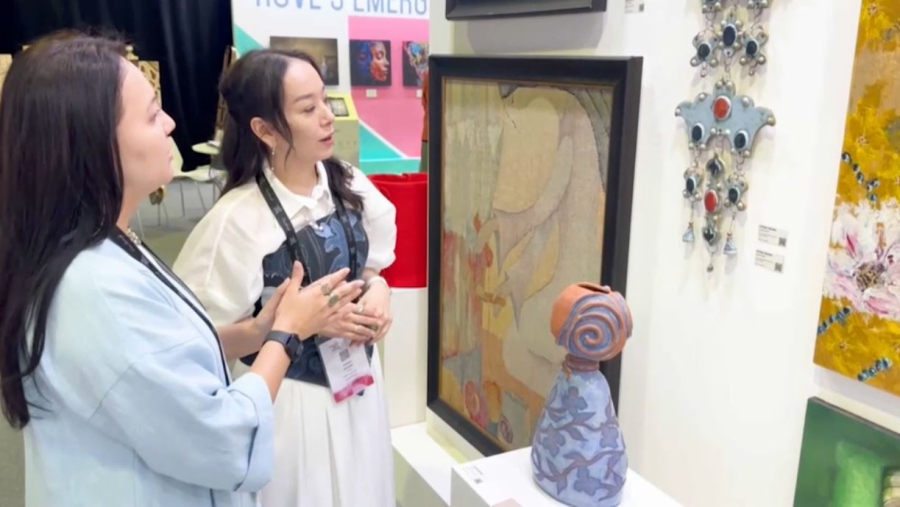 Қазақ суретшілері Дубайдағы халықаралық көрмеге қатысып жатыр