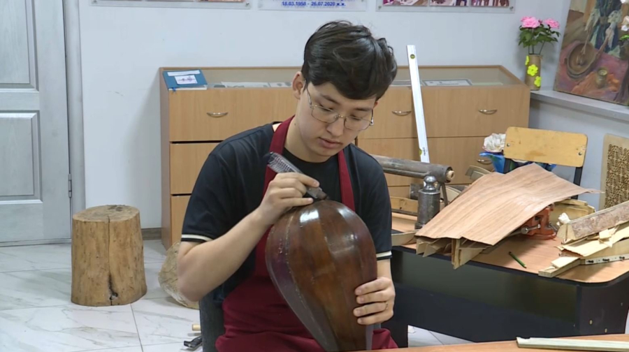 Домбру Нурпеиса Байганина восстанавливают в Актобе