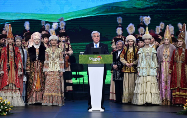 Глава государства поздравил казахстанцев с праздником Наурыз