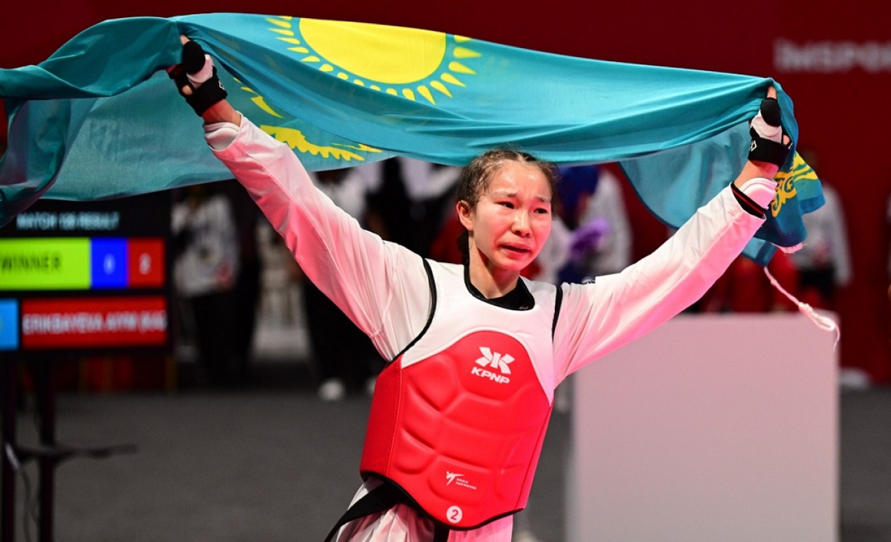 Казахстанка завоевала золото ЮЧМ по таеквондо