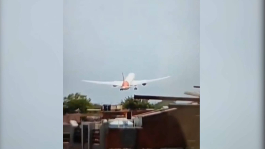 Үндістанда ұшақ апатынан 110 адам қаза тапты