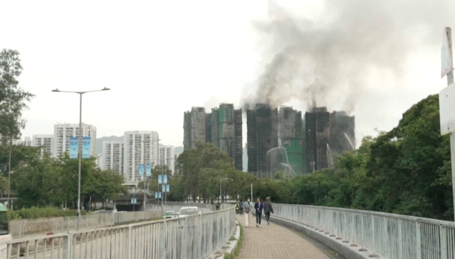 Число погибших при пожаре в Гонконге возросло до 55