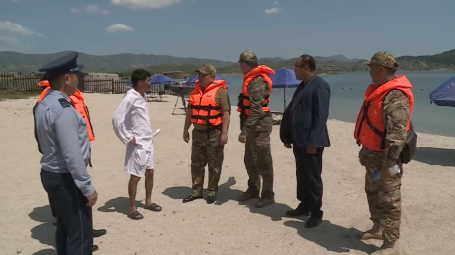 Бұқтырма жағажайында құтқарушы жетіспейді