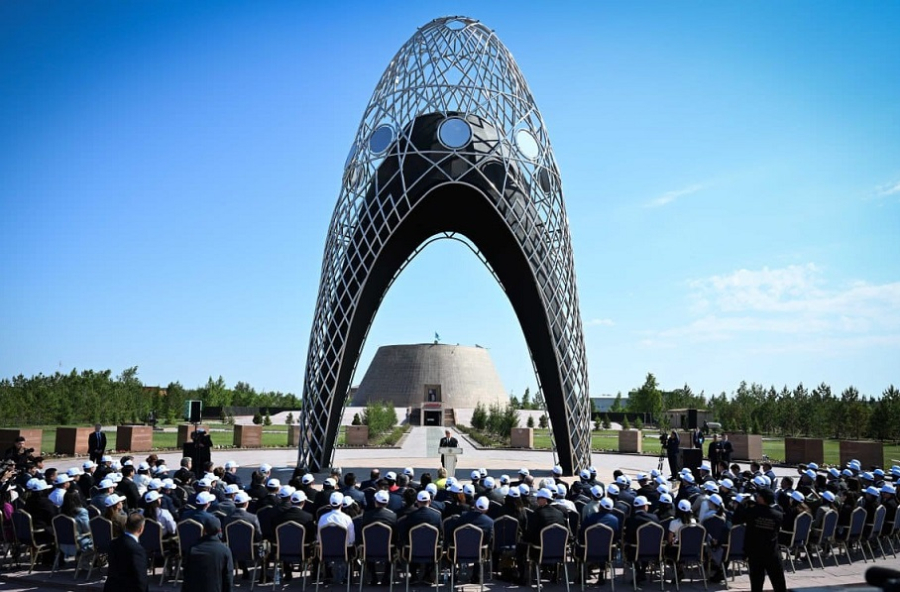 Токаев: Память о миллионах безвинных жертв тоталитаризма священна