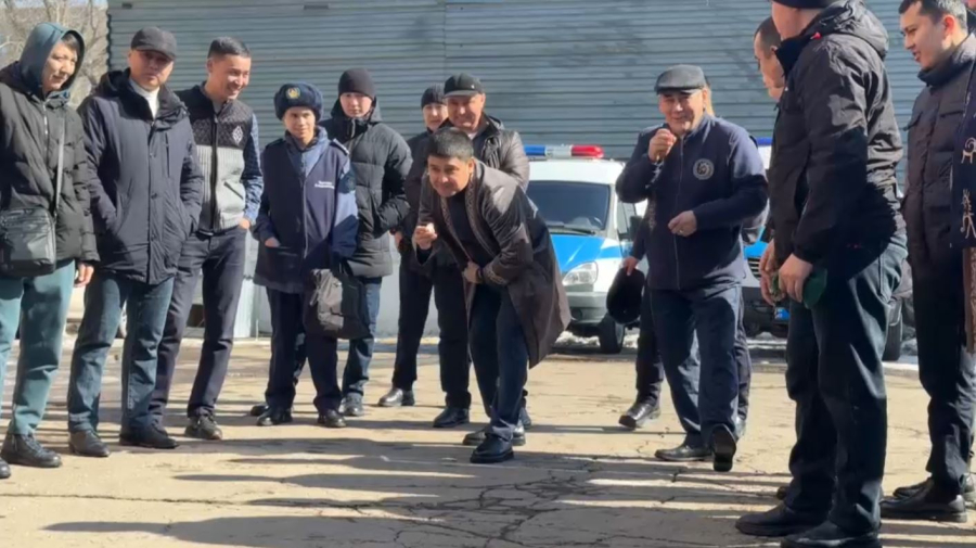 Елордалық тәртіп сақшылары қызметтік киімін шапан мен тақияға алмастырды