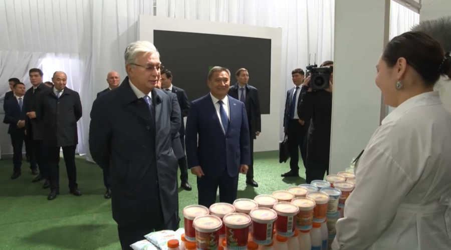 Президент шаруалармен кездесті