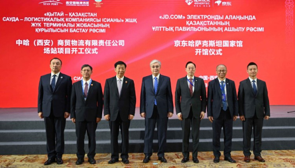 Токаев открыл павильон Казахстана на JD.com