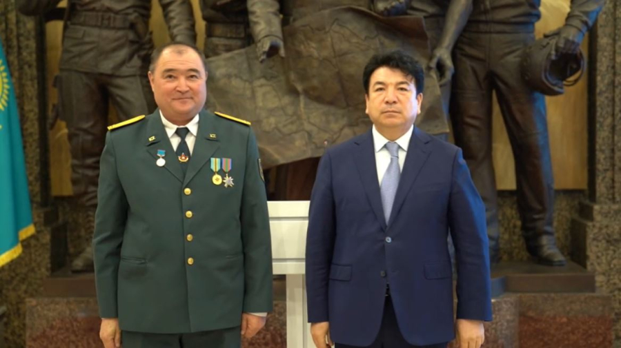 Алғашқы әскери және технологиялық дайындық пәні мұғалімдері марапатталды