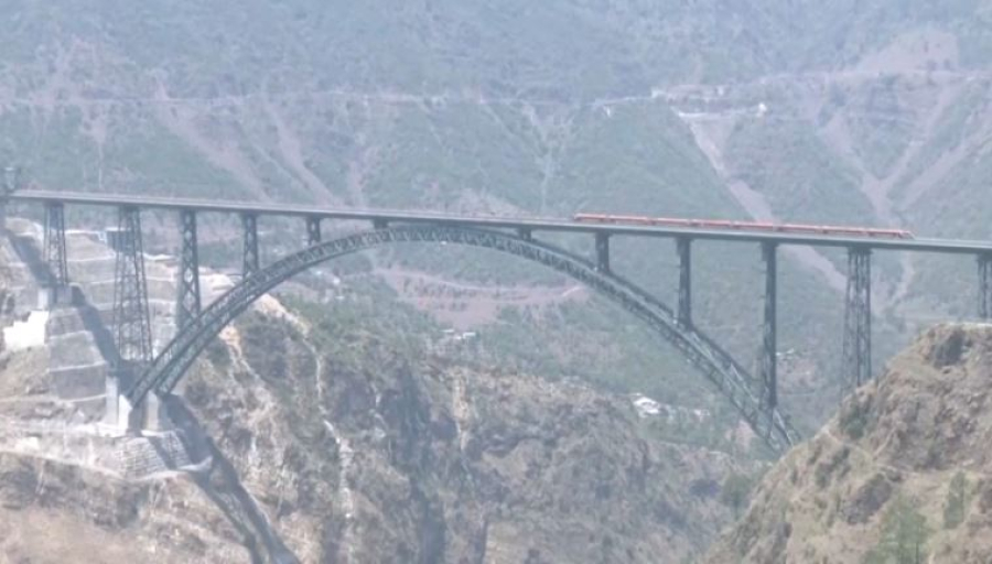 Самый высокий в мире железнодорожный мост открыли в Индии