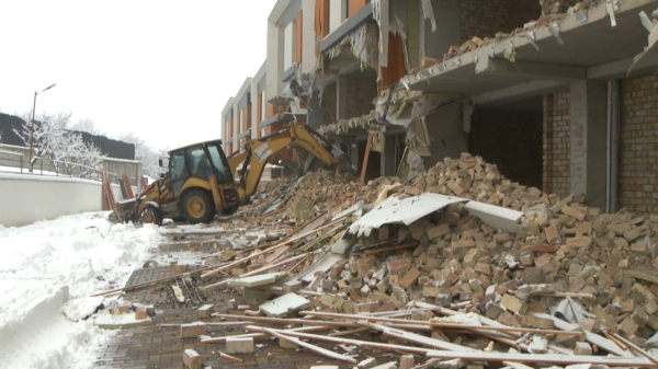 Алматыда тау етегіндегі тұрғын үй кешені сүріліп жатыр