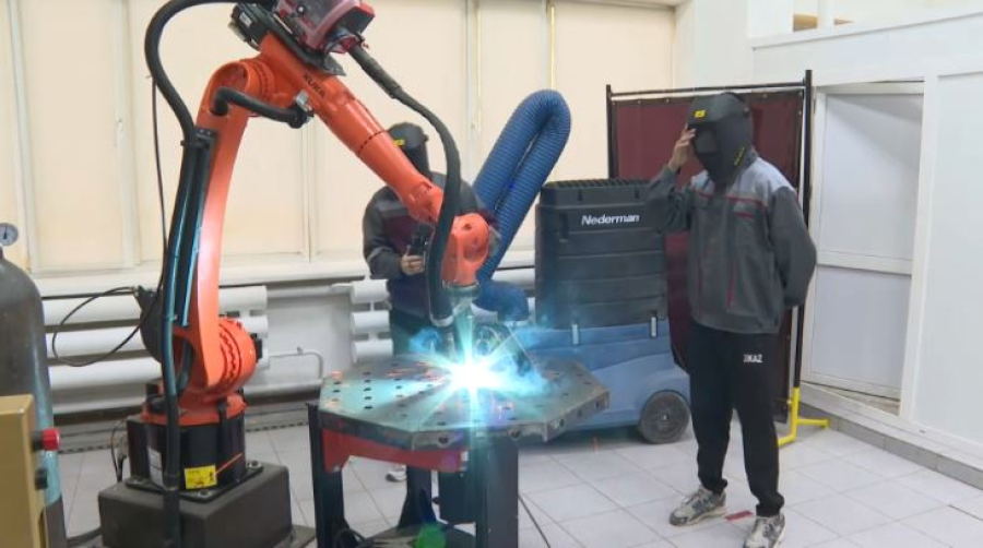 20 тысяч человек обучаются в колледжах по рабочим профессиям