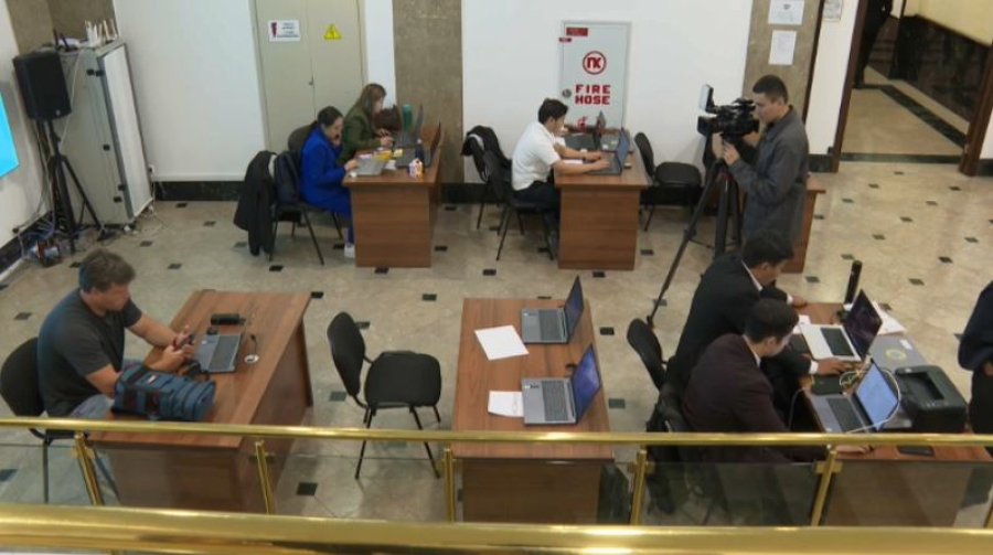 Елде 10 мыңнан астам сайлау учаскесі жұмысын бастады. Live