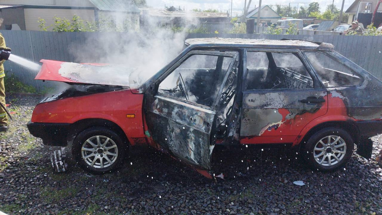 Огнеборцы потушили автомобиль в Щучинске