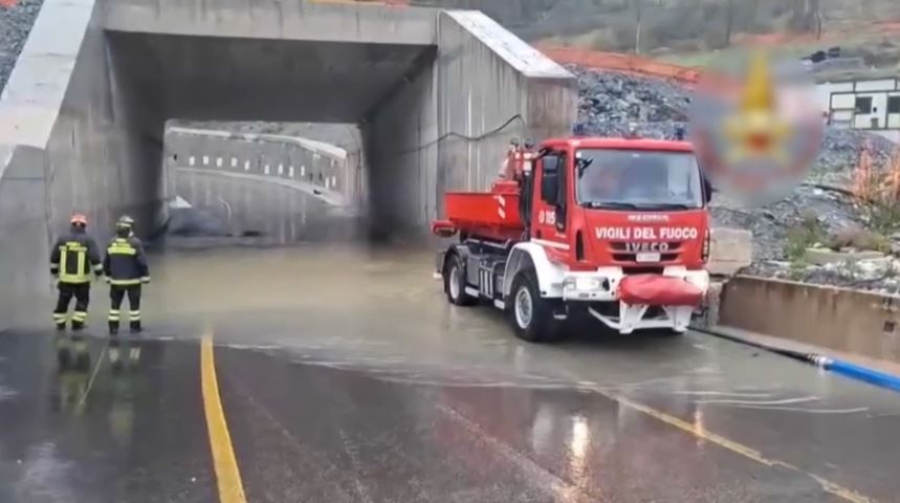 Ливни вызвали наводнения и оползни в Италии