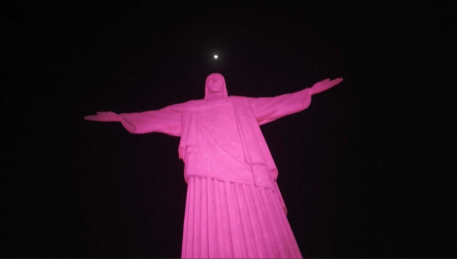 Бразилиядағы әйгілі ескерткіш қызғылт түске боялды