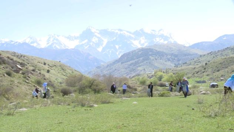 Пять тонн мусора вывезли с берегов реки Сайрамсу