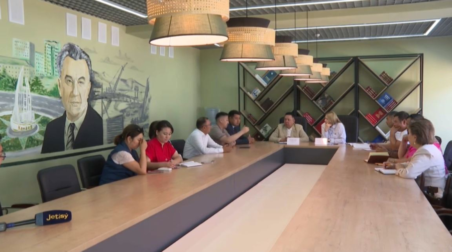 Депутаты взяли на контроль развитие пляжей Капшагая