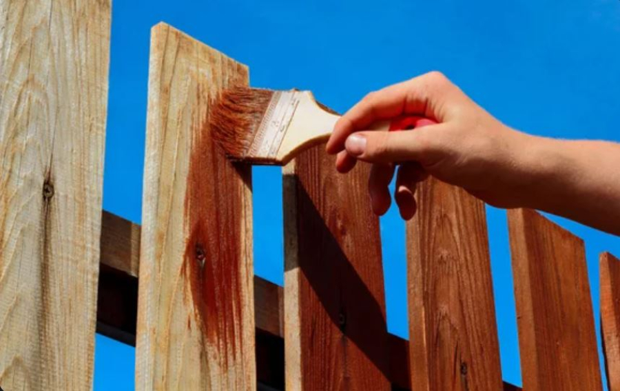 Алматинцев просят помочь в покраске заборов