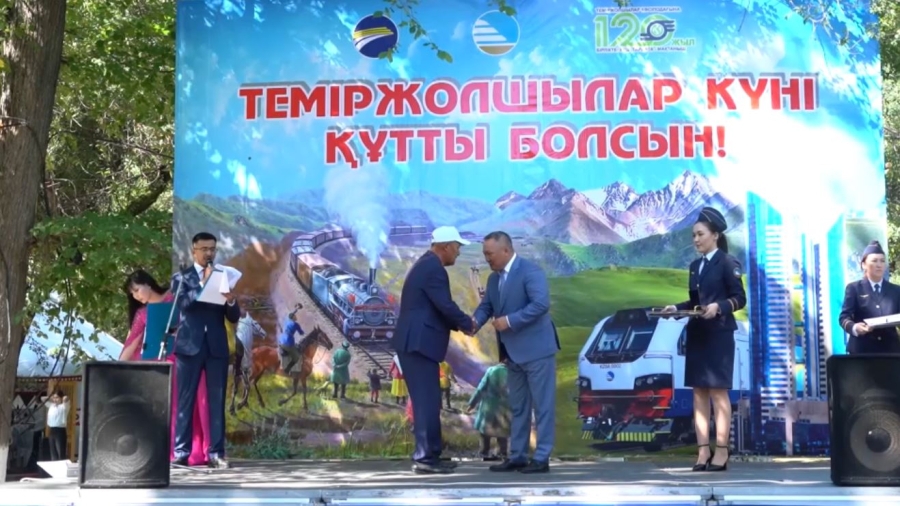 Жамбыл облысында 100-ден астам теміржолшы марапатталды