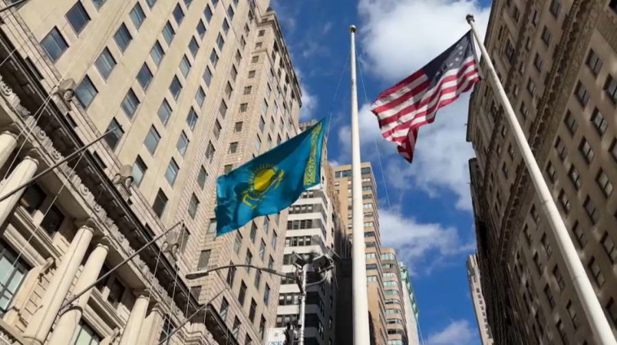 Флаг Казахстана подняли в Нью-Йорке