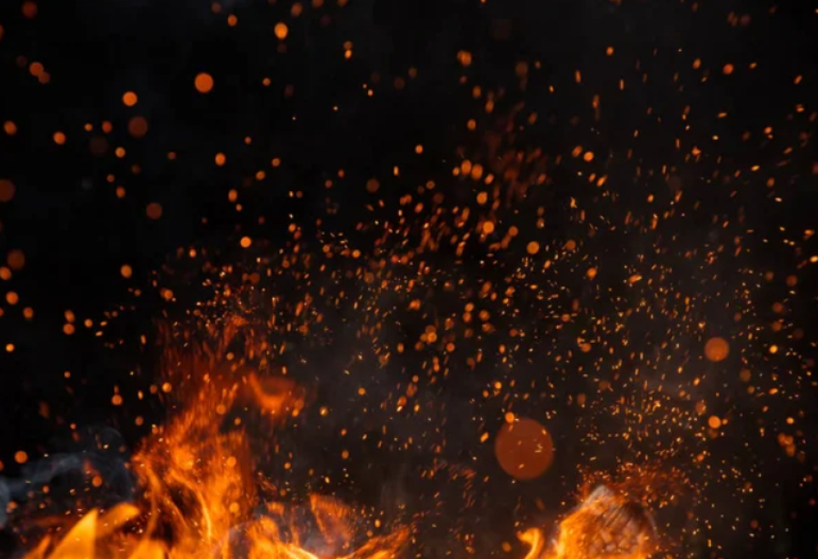 20 человек эвакуировали из-за пожара в многоэтажном доме в Караганде