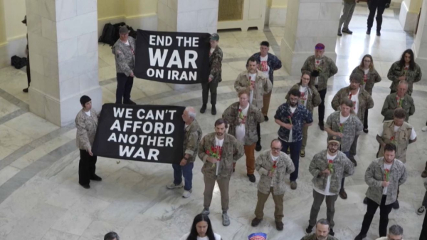 АҚШ-та Иранмен соғысқа қарсы шыққан шерушілер қамалды