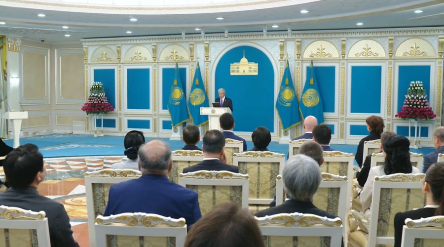 Президент мәдениет және өнер қызметкерлерін құттықтады